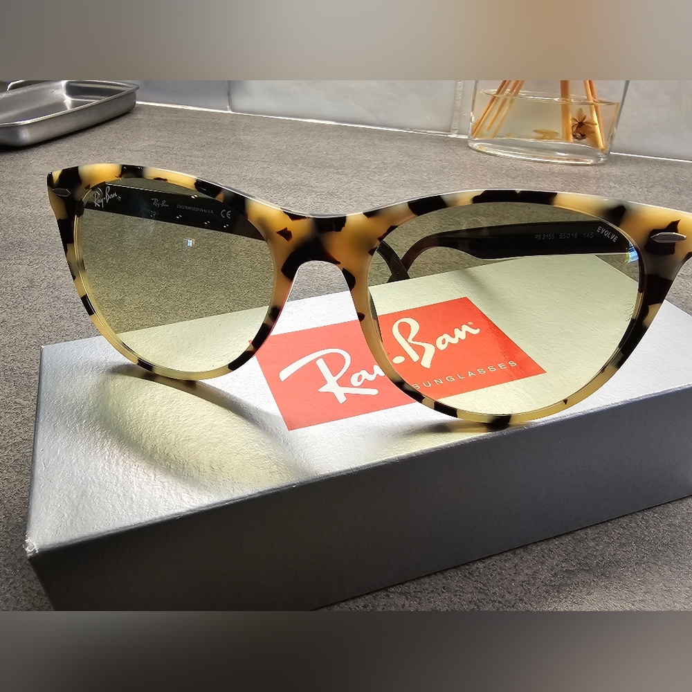 NIB Ray-Ban Wayfarer2 Sunglasses Light Tortoise Evolve Yellow Gradient Lenses